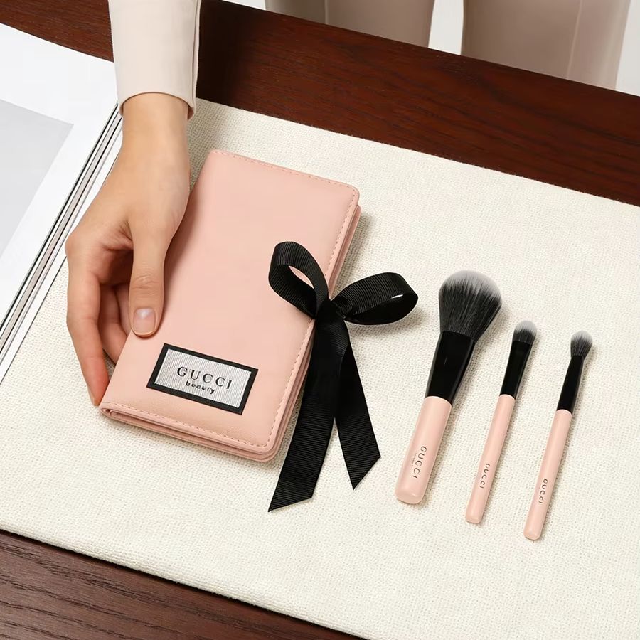 GUCCIs Tasche Make-up-Pinsel-S – Luxury Skincare Set Bewertung und Preis